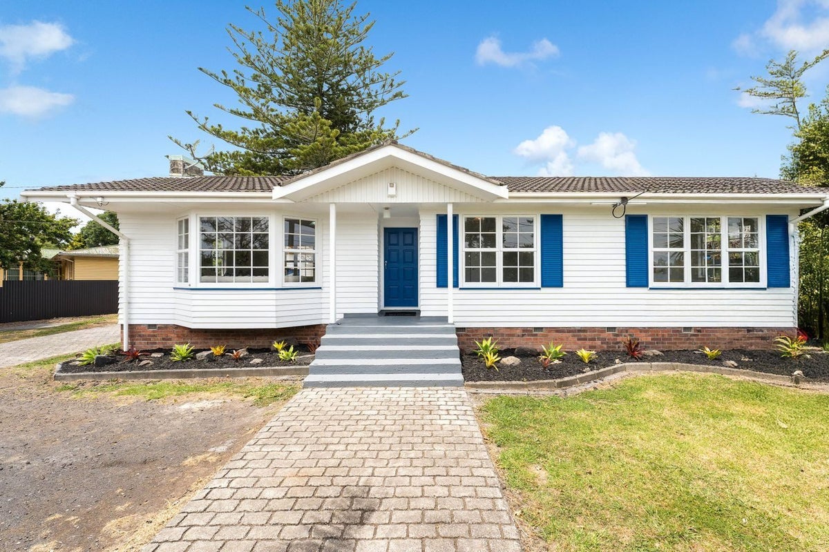 402 West Coast Road, Glen Eden, Auckland - Carousel 1