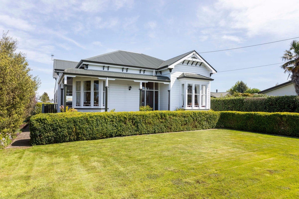21 Victoria Avenue, Dannevirke, Dannevirke - Carousel 1