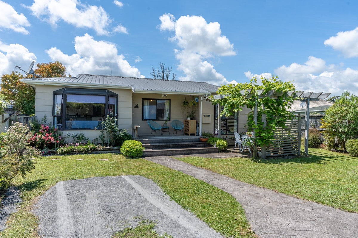 10A MacDonald Road, Glenview, Hamilton - Carousel 1