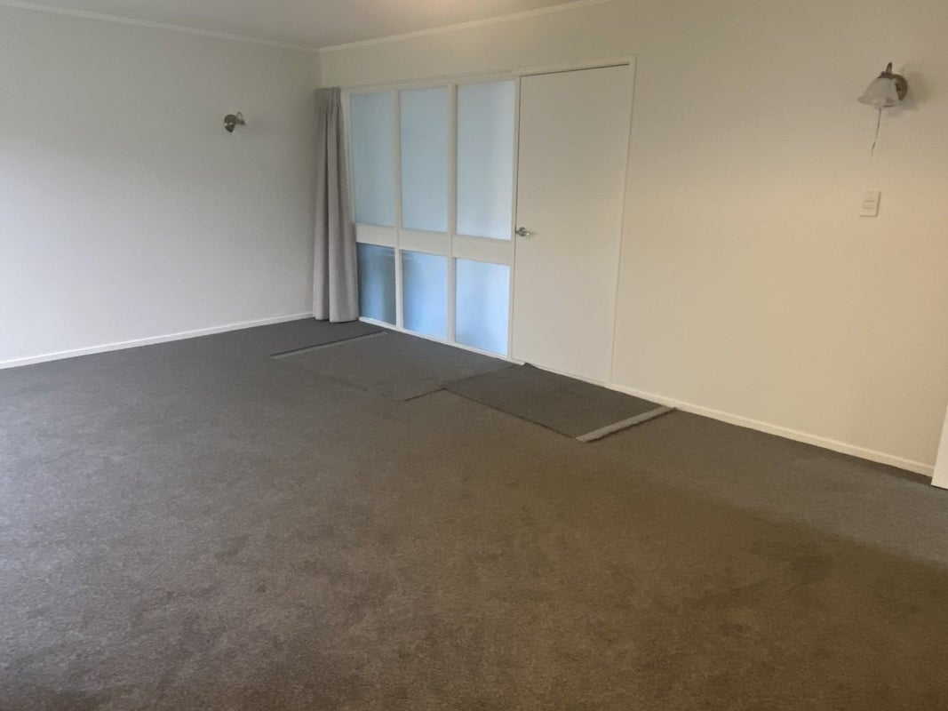 2/31 Sandiacre Way, Browns Bay, Auckland - Carousel 2