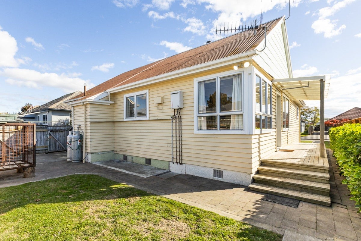 8 Barton Avenue, Marewa, Napier - Carousel 13