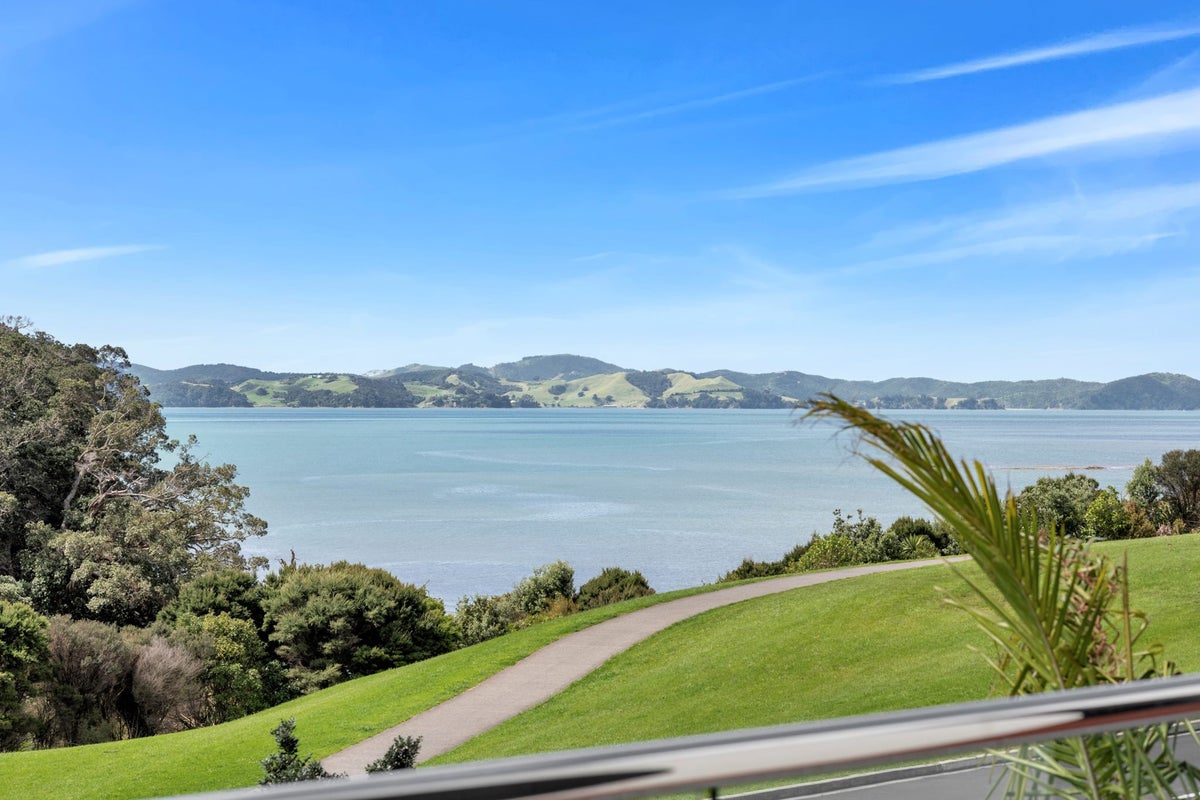 80 Weatherly Drive, Beachlands, Auckland - Carousel 2