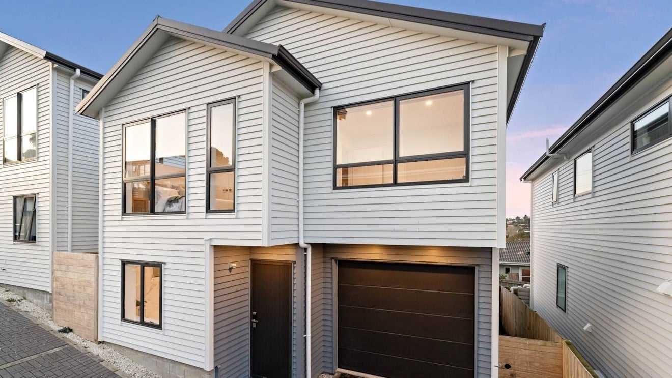 51D Reynella Drive, Massey, Auckland - Carousel 1