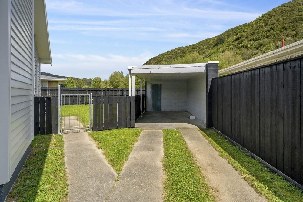 9 Orewa Grove, Wainuiomata, Lower Hutt - Carousel 14