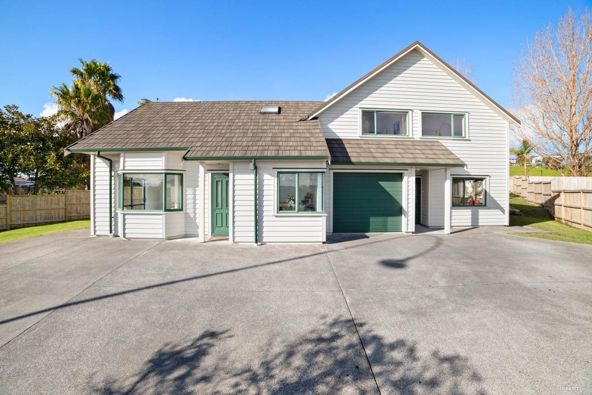 28 Graham Collins Drive, Windsor Park, Auckland - Carousel 2