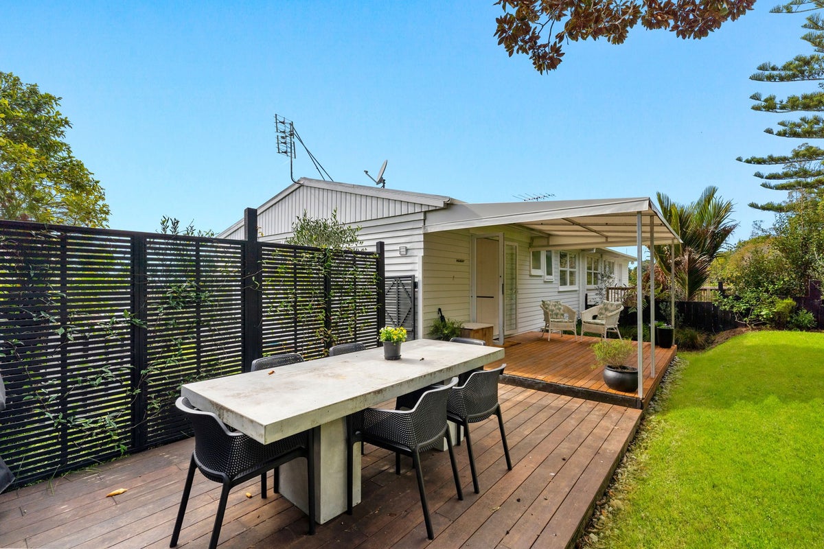 2/19 Bishopgate Street, Birkdale, Auckland - Carousel 2
