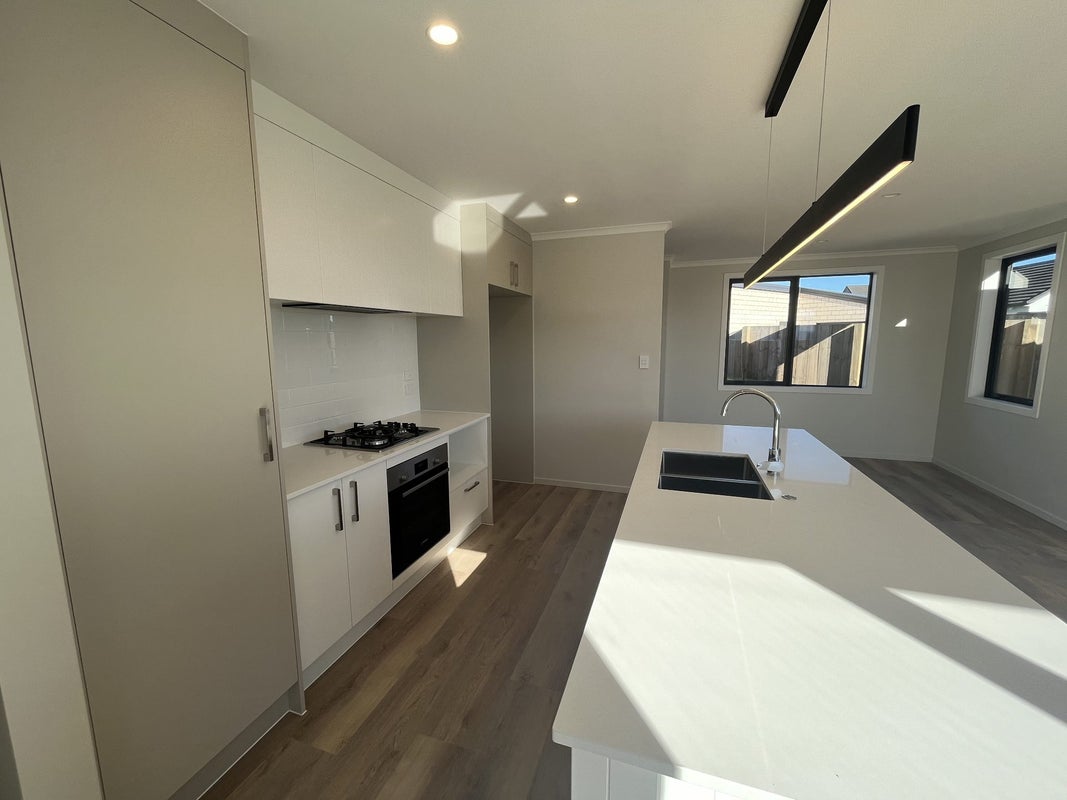 33 Crest Rise, Flagstaff, Hamilton - Carousel 2