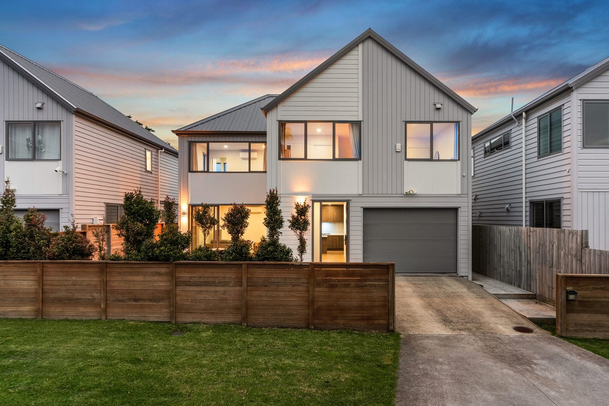 56 Gordon Avenue, Milford, Auckland - Carousel 1