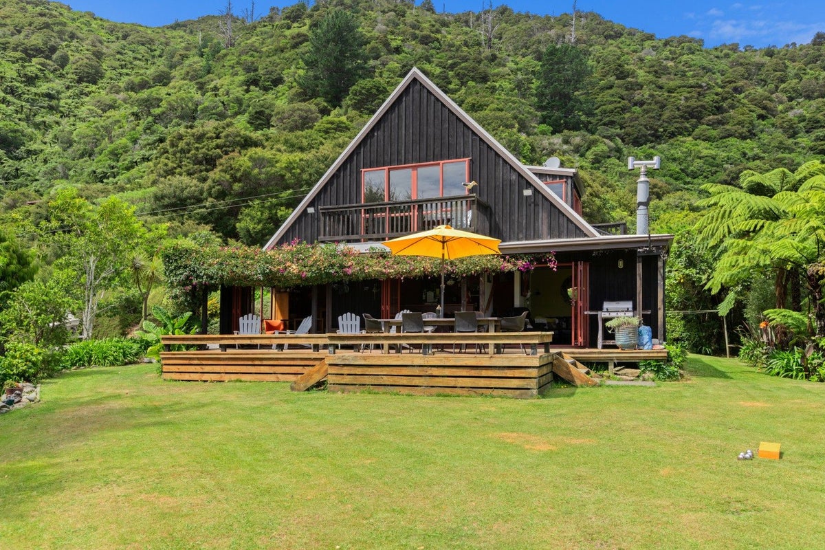 102 Te Mahia Road, TE MAHIA - Carousel 2