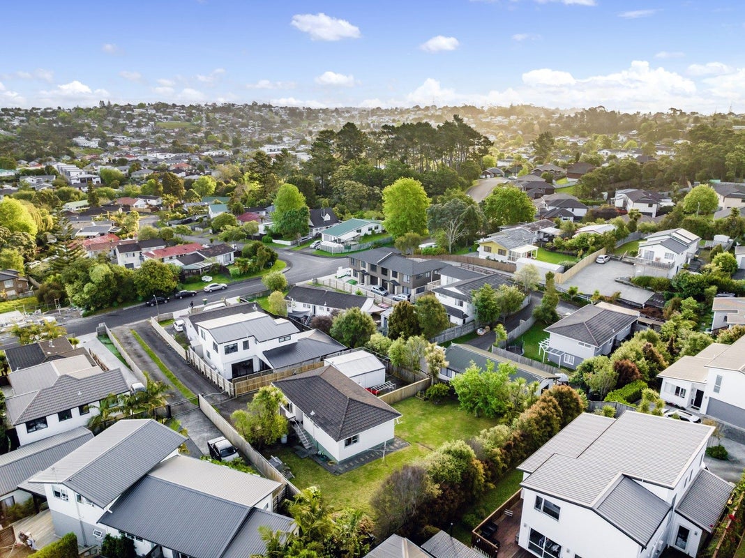 25 Helleur Road, Massey, Auckland - Carousel 1