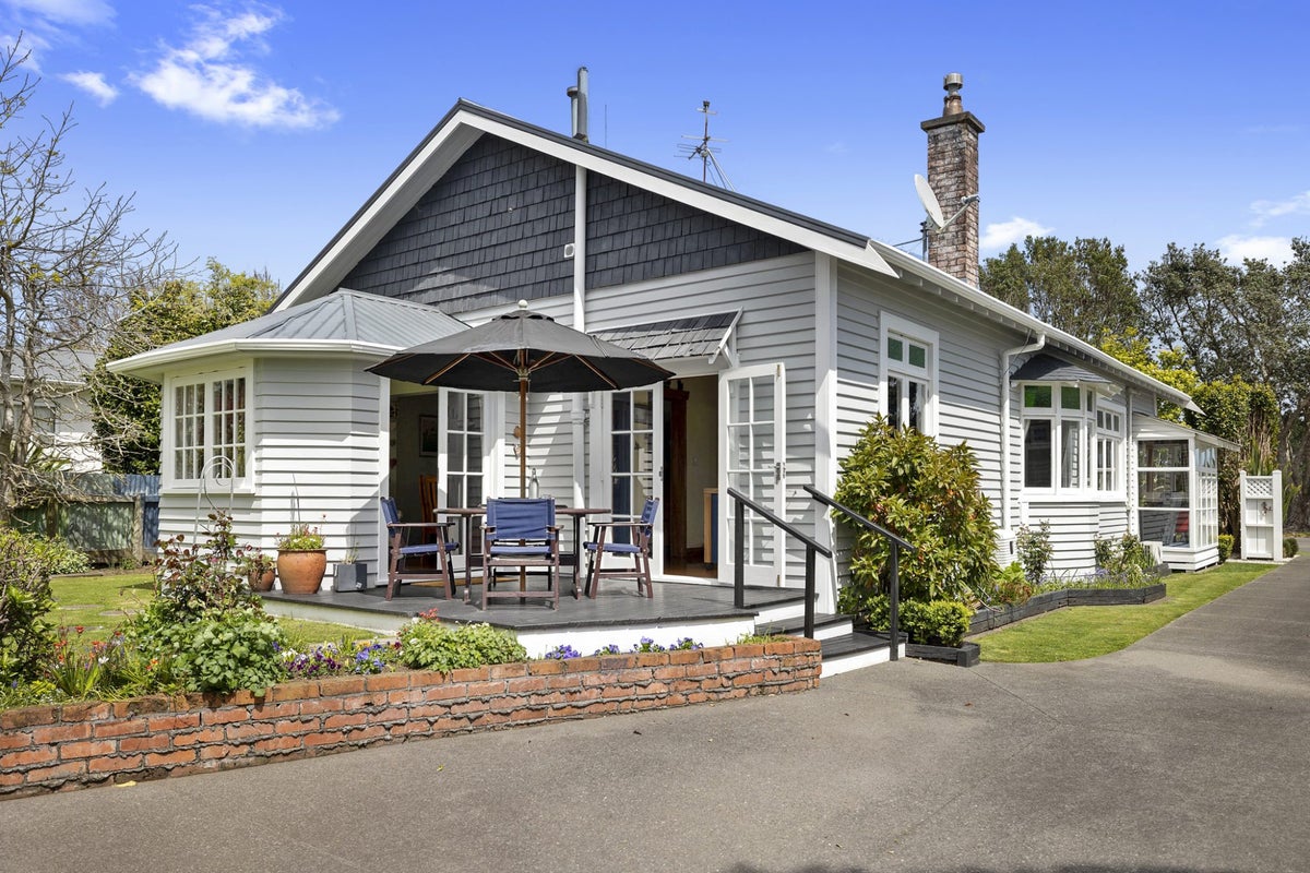 159 Coronation Avenue, Welbourn, New Plymouth - Carousel 1