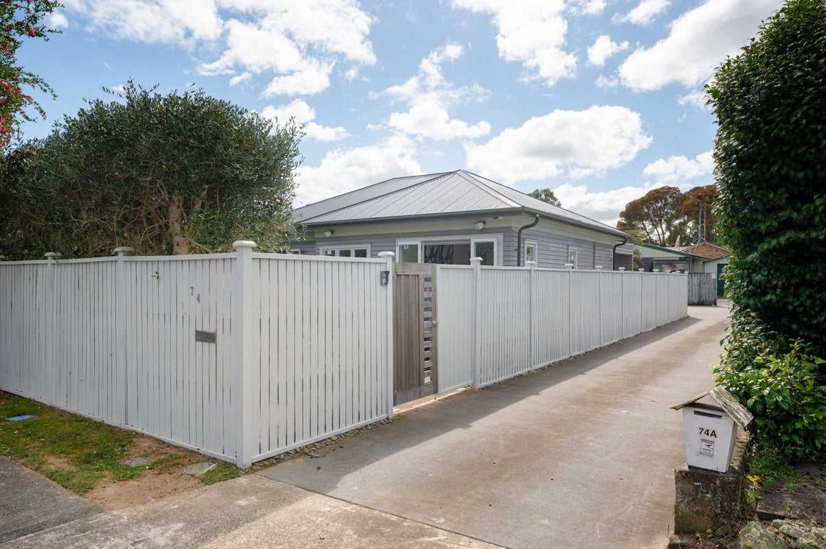 74 Fox Street, Hamilton East, Hamilton - Carousel 2