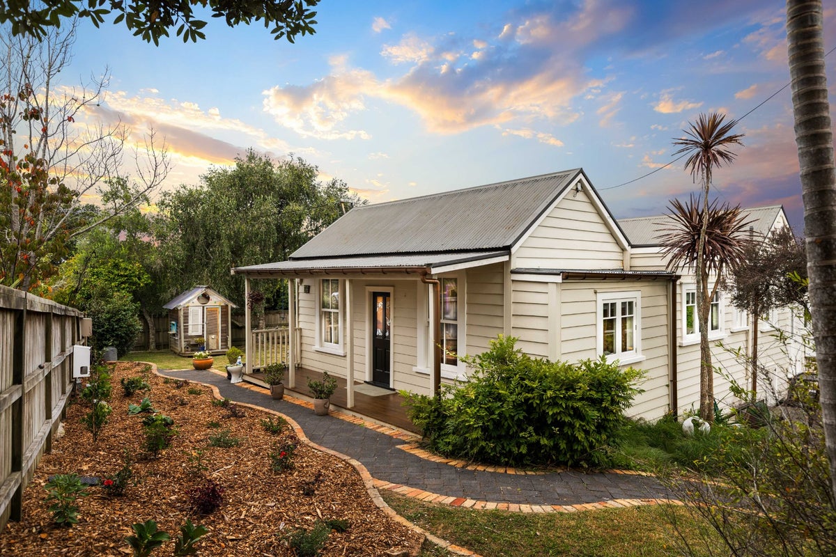 36 West Lynn Road, Titirangi, Auckland - Carousel 2