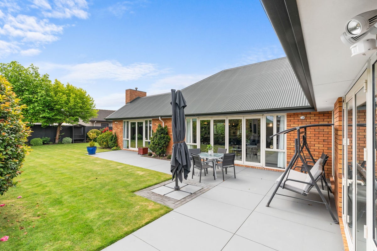 12 Chesterfield Mews, Russley, Christchurch - Carousel 2