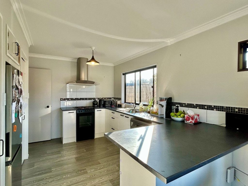 42 Glamorgan Avenue, Tamatea, Napier - Carousel 2