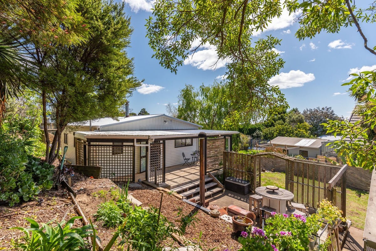 38 Hicks Crescent, Waikanae Beach, Waikanae - Carousel 2