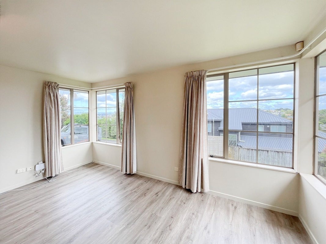 2/15 Stoneleigh Court, Sunnynook, Auckland - Carousel 2