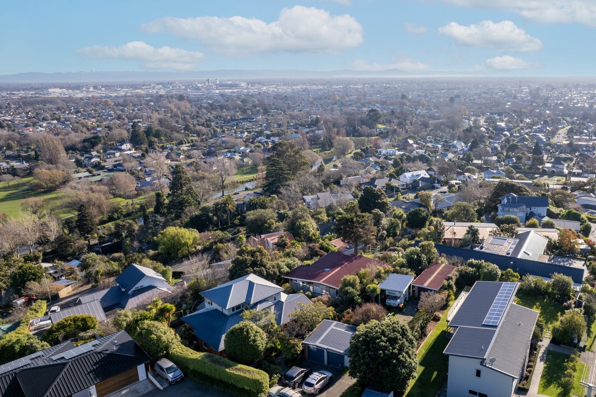 16 Glenelg Spur, Hillsborough, Christchurch - Carousel 1