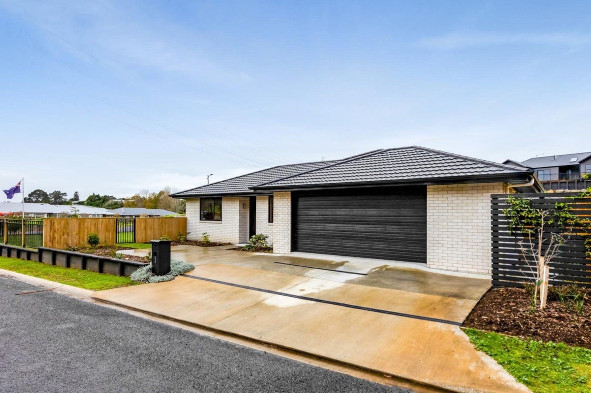 3 Ruru Lane, Hurworth, New Plymouth - Carousel 1
