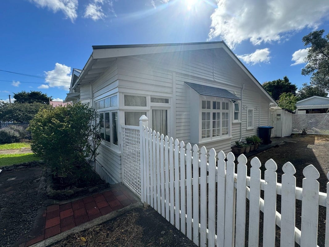 1 Dunbar Road, Mount Eden, Auckland - Carousel 1