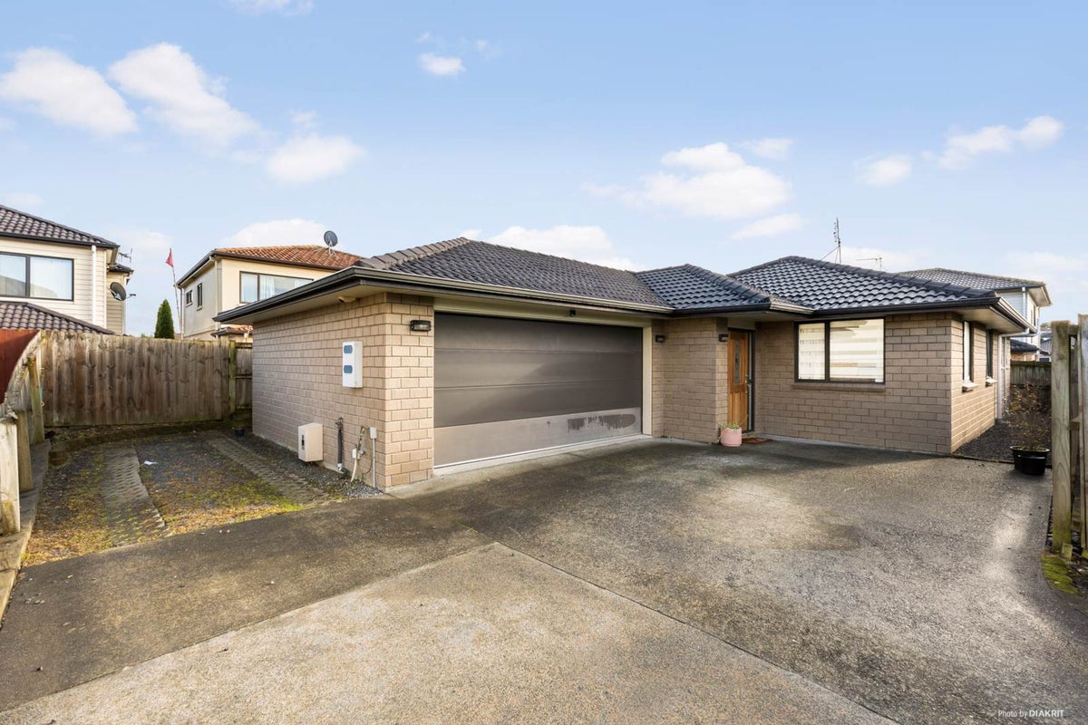 12 Manning Rise, Flat Bush, Auckland - Carousel 1