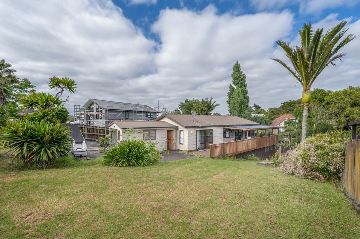 25 Birman Close, Half Moon Bay, Auckland - Carousel 2
