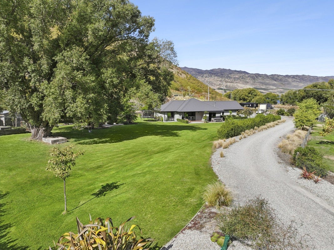 20 Sugarloaf Drive, Mount Pisa, Cromwell - Carousel 2