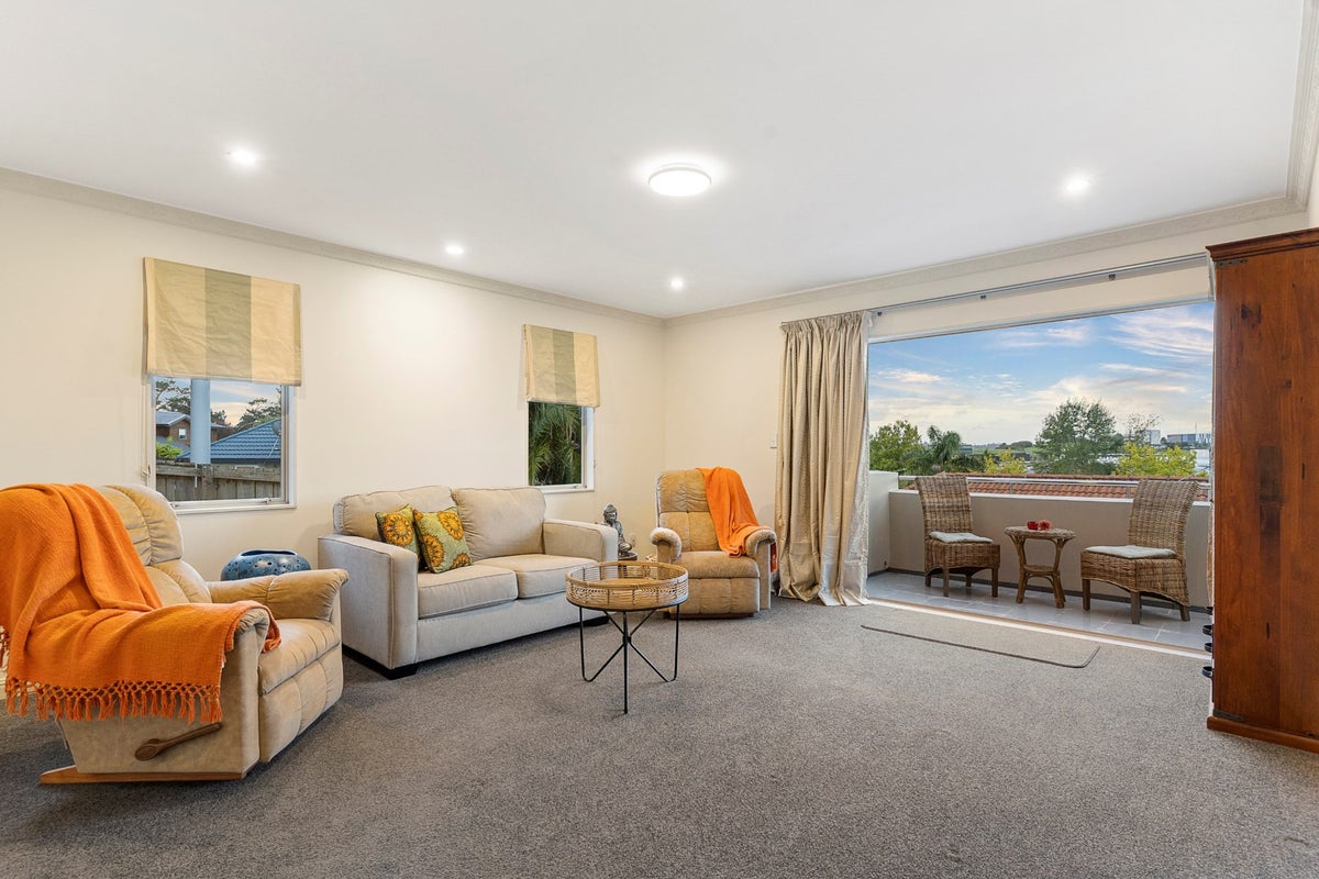 5 Houhere Close, Albany, Auckland - Carousel 2