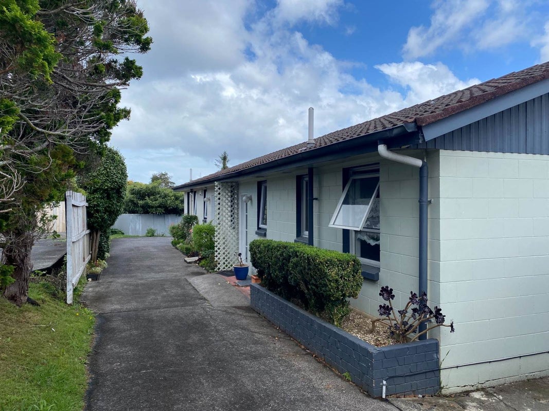 1/15 Islington Avenue, New Lynn, Auckland - Carousel 1