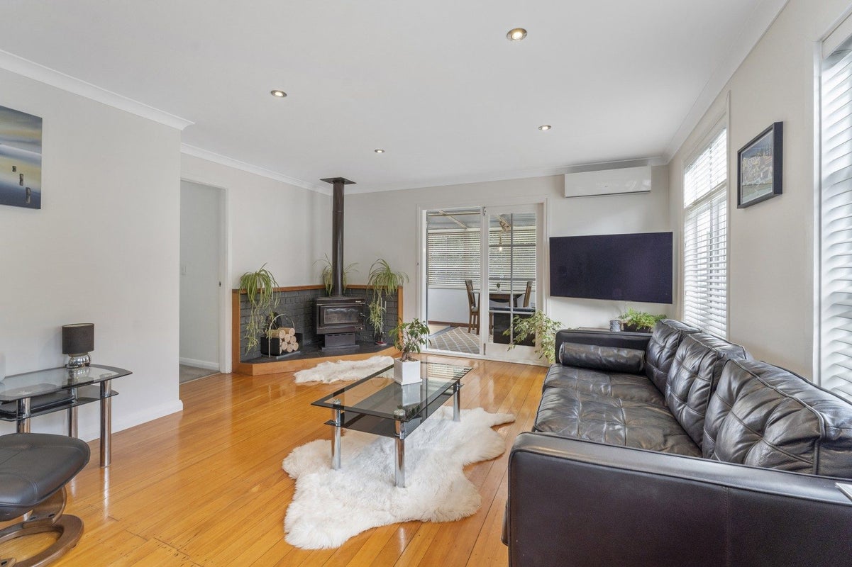 15 Ruru Road, Otaihanga, Paraparaumu - Carousel 2