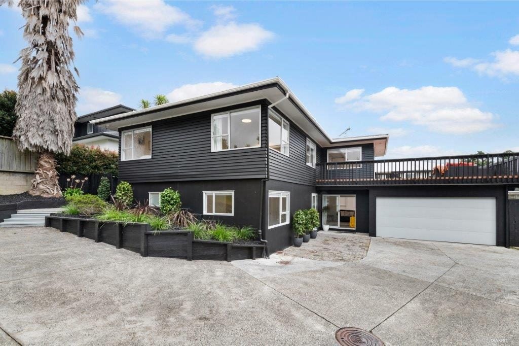 21 Rodney Street, Howick, Auckland - Carousel 1