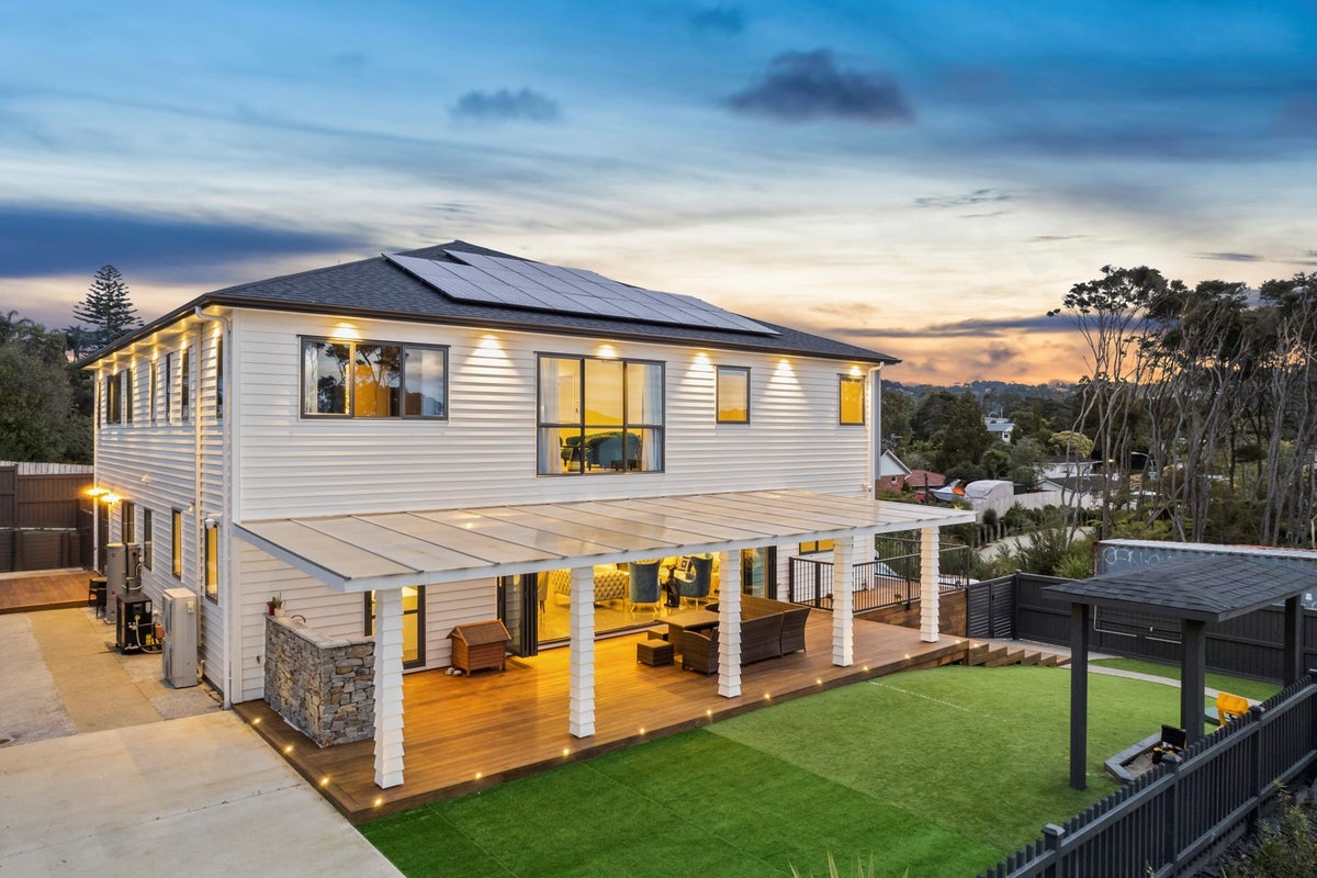 11 Happeace Lane, Titirangi, Auckland - Carousel 2