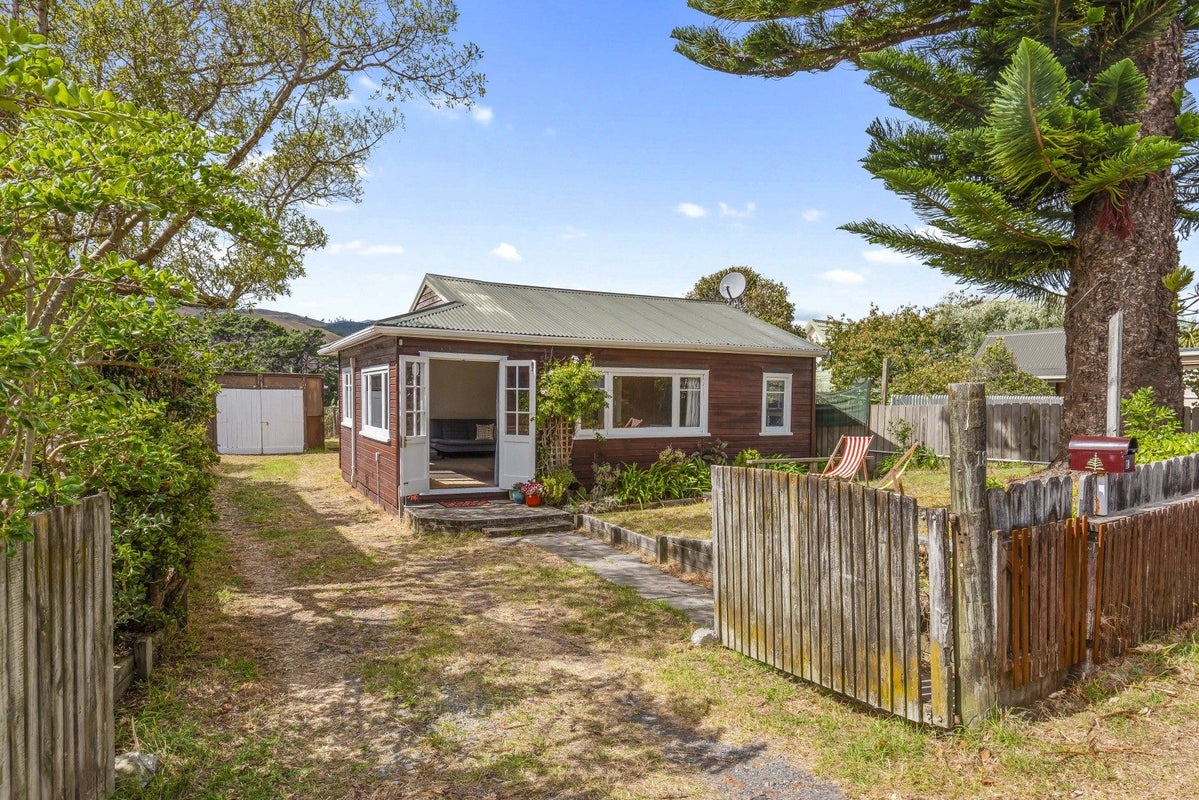 18 Forest Lane, Raumati South, Paraparaumu - Carousel 2
