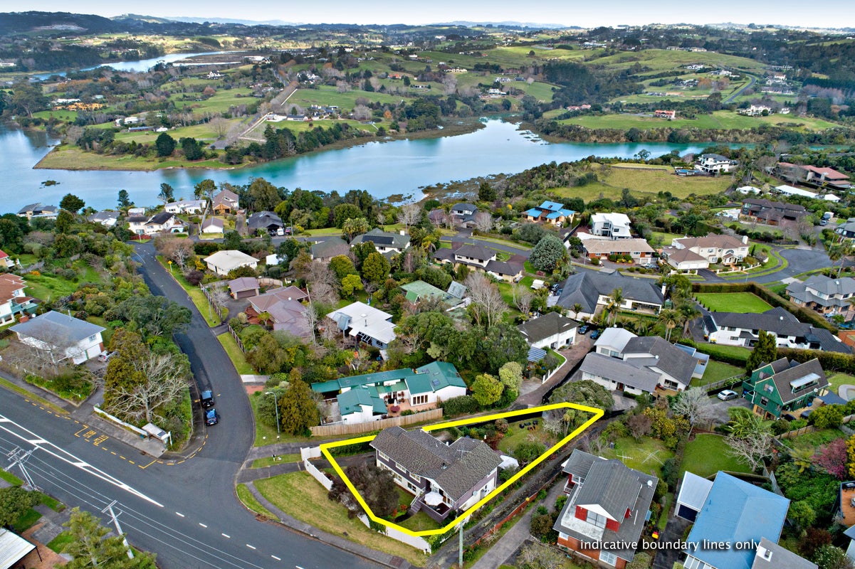 155 Sandspit Road, Shelly Park, Auckland - Carousel 32