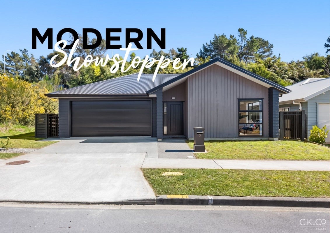 7 Te Awa Rere Grove, Stokes Valley, Lower Hutt - Carousel 1