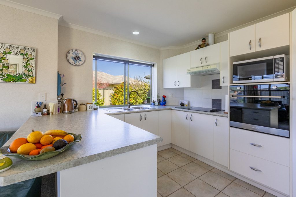 12 Flemington Place, Taradale, Napier - Carousel 2