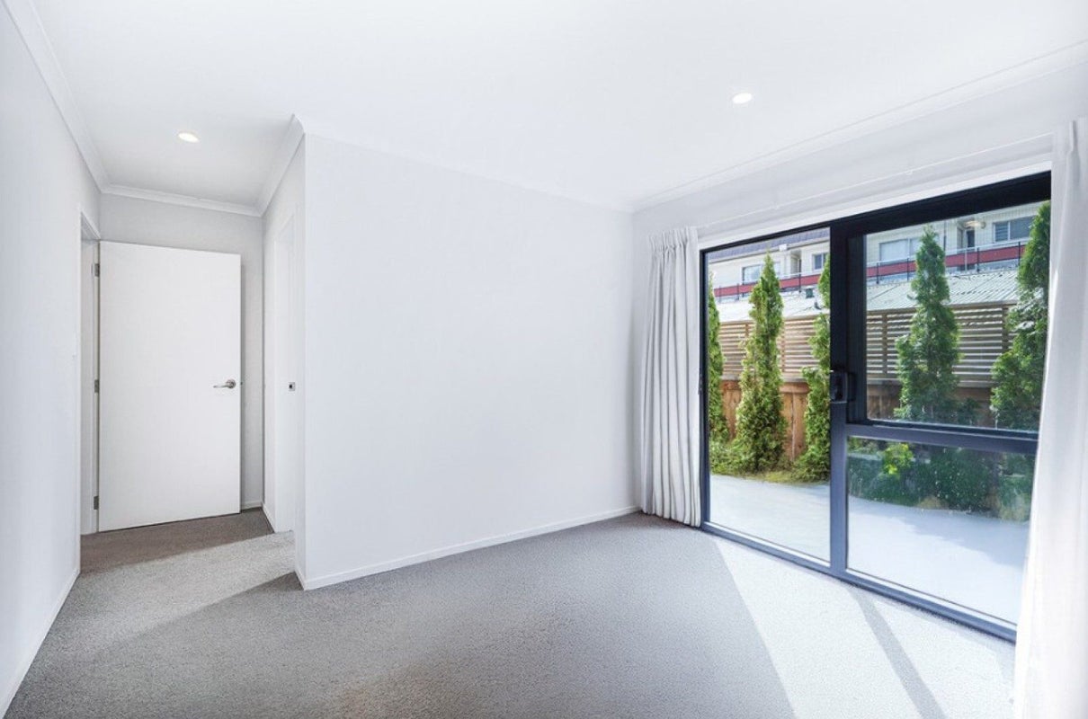 2/18 Hunter Street, Hamilton Lake, Hamilton - Carousel 2