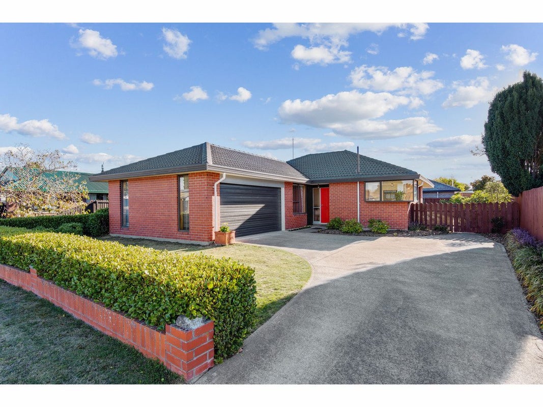 7 Peebles Drive, Hei Hei, Christchurch - Carousel 1