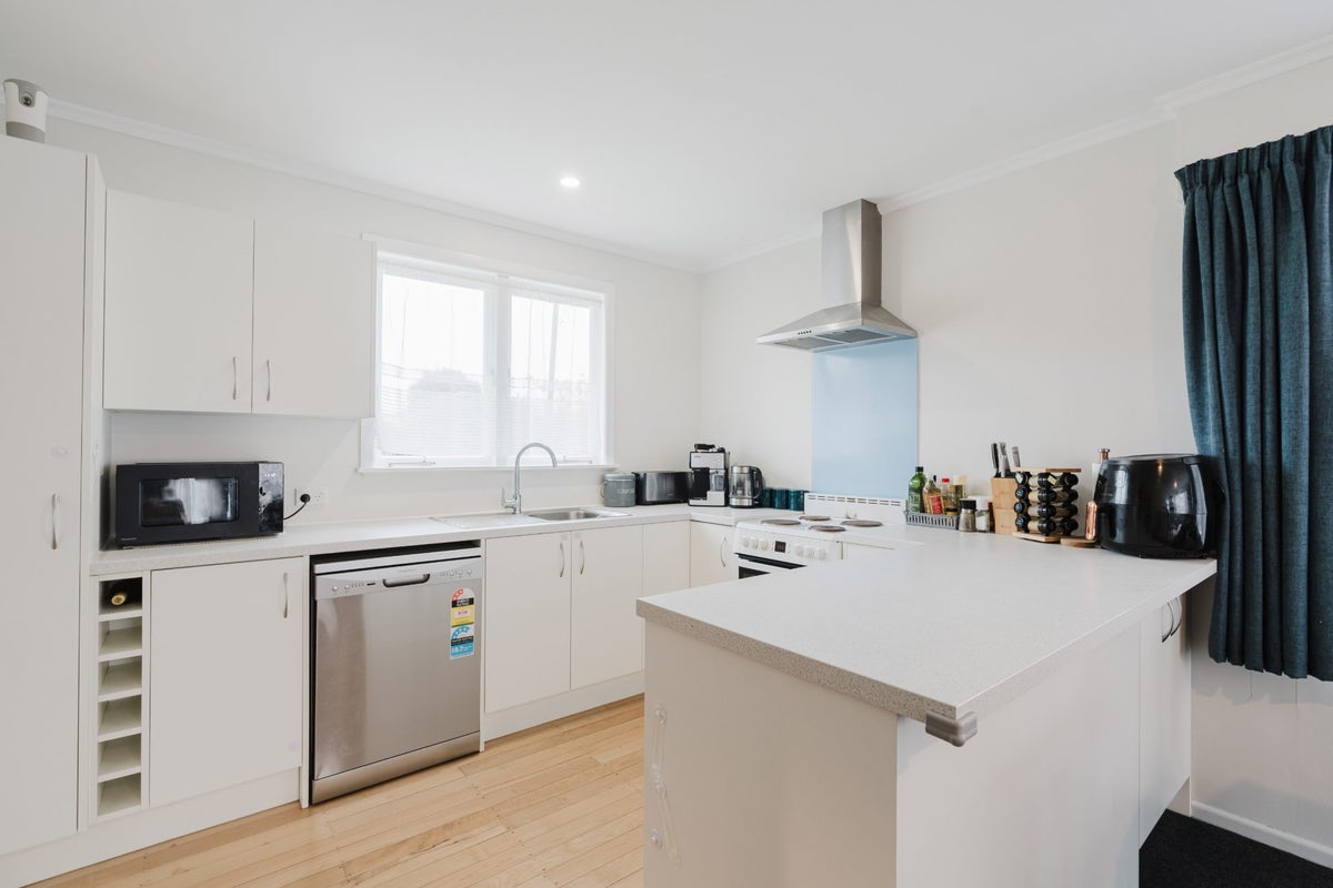 40 Nevada Road, Silverdale, Hamilton - Carousel 1