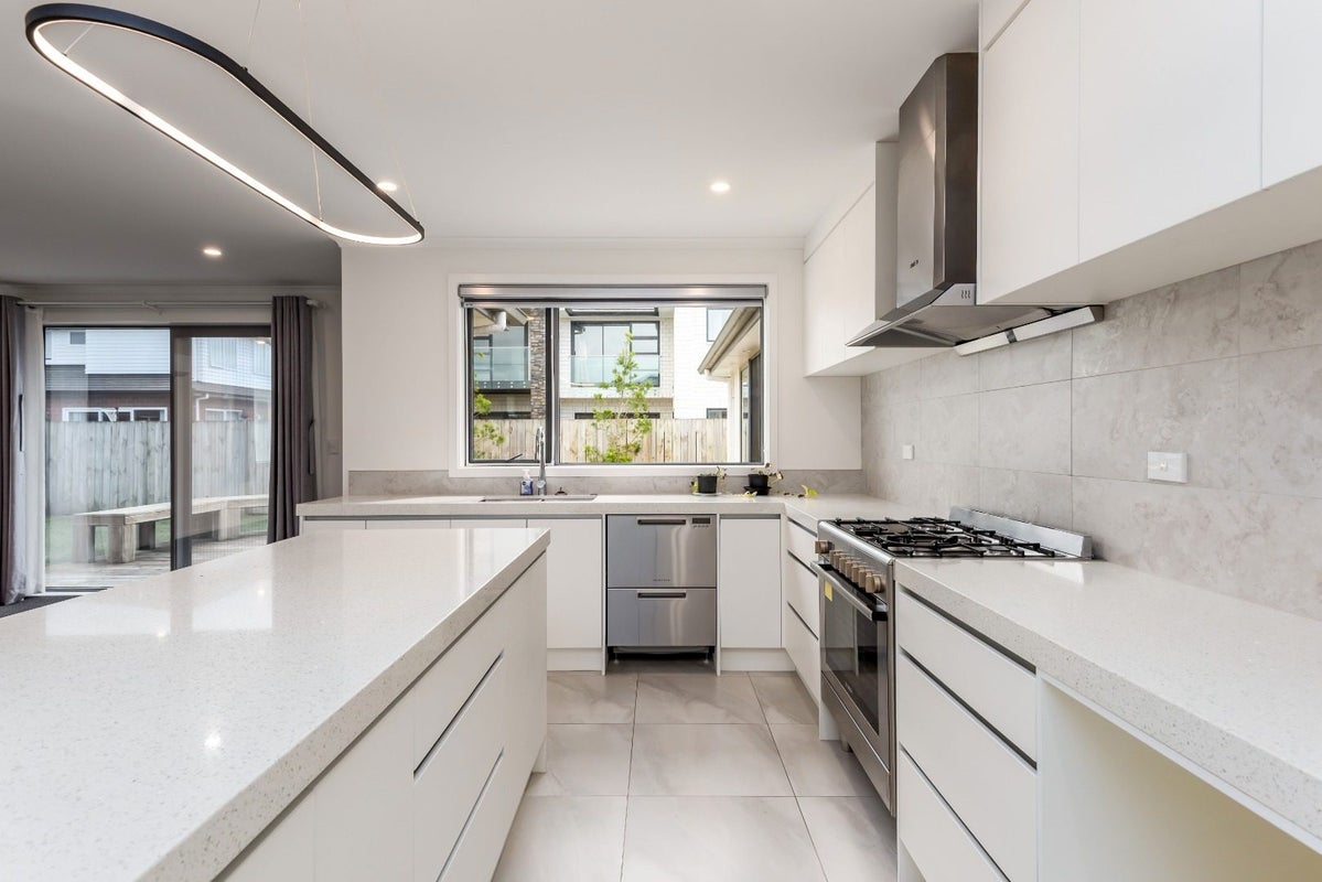 14 Sydney Place, Flagstaff, Hamilton - Carousel 2