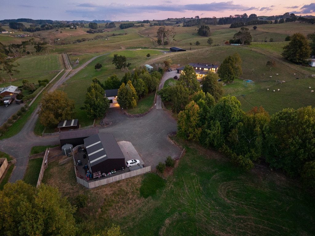 2002 Hunua Road, Papakura - Carousel 2