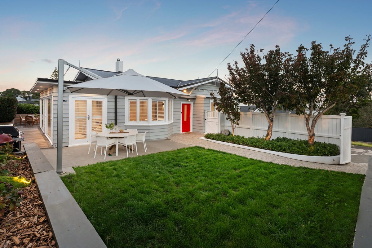 47 Pleasant Street, Onehunga, Auckland - Carousel 1