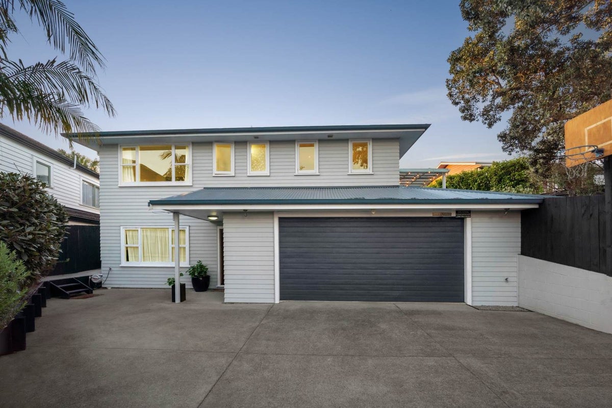 4 Kennedy Avenue, Forrest Hill, Auckland - Carousel 1