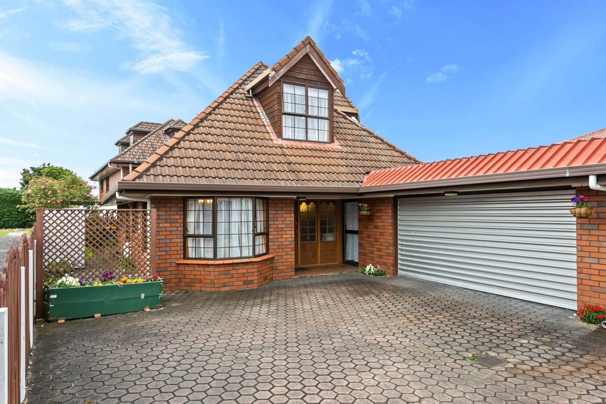 2/24 King Edward Avenue, Epsom, Auckland - Carousel 1