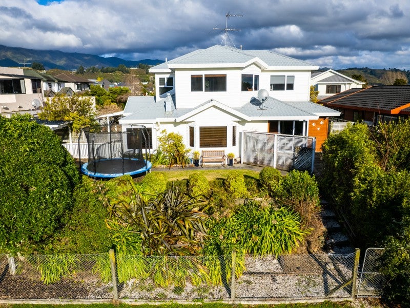 16 Kingfisher Close, Brown Owl, Upper Hutt - Carousel 2