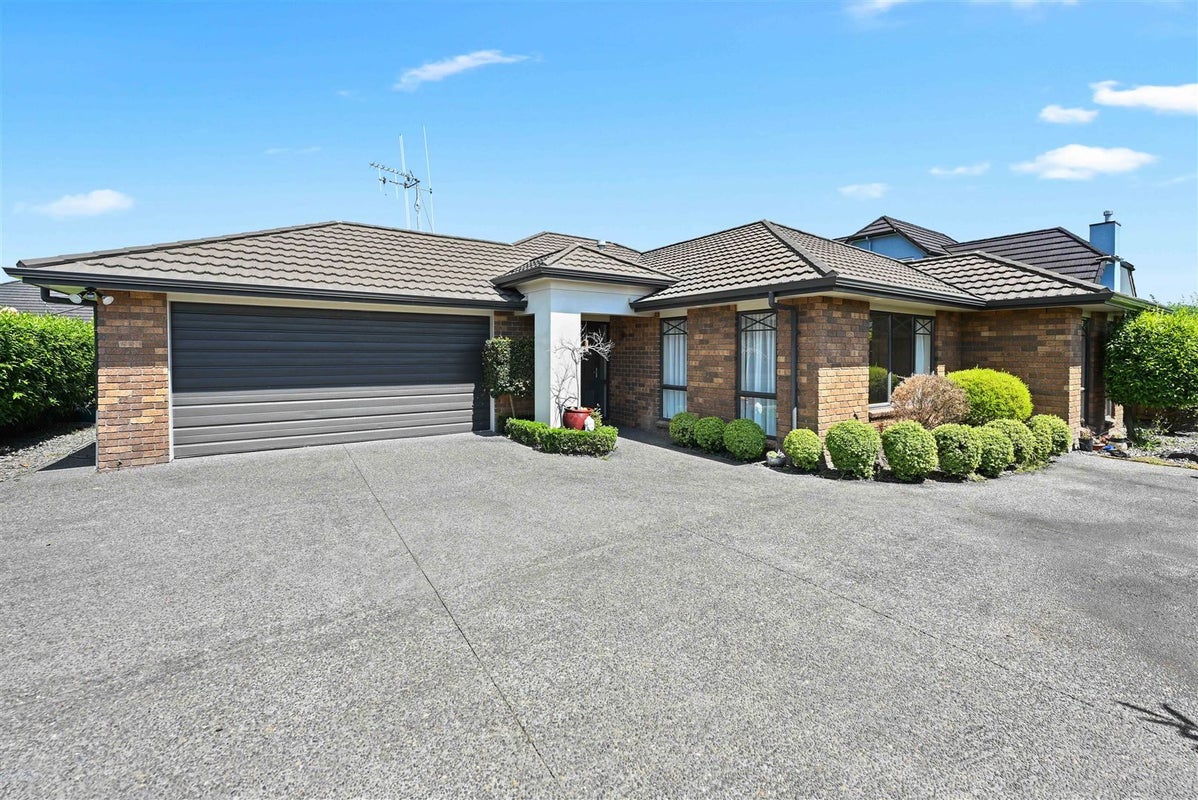 12 Rosewood Court, Huntington, Hamilton - Carousel 1