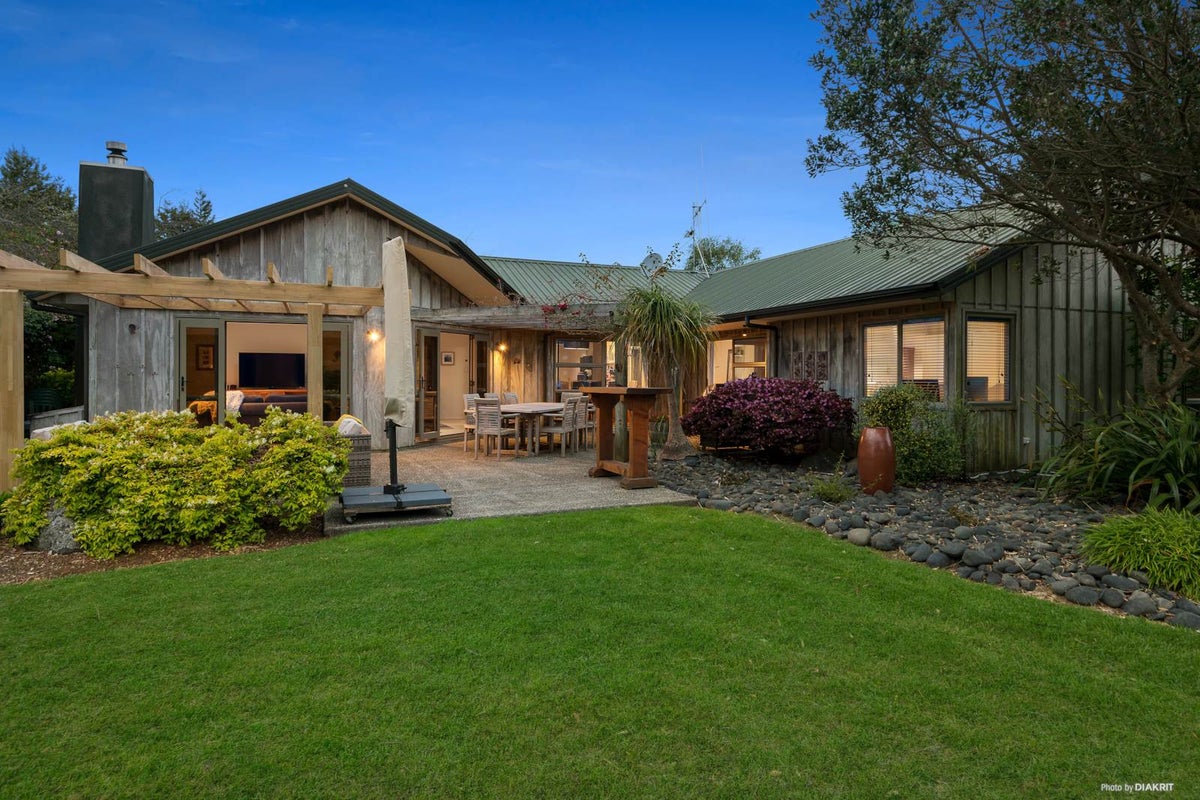 211 Pinnacle Hill Road, Bombay - Carousel 1