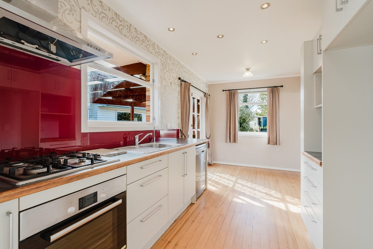 5 Keitha Place, Glenview, Hamilton - Carousel 2