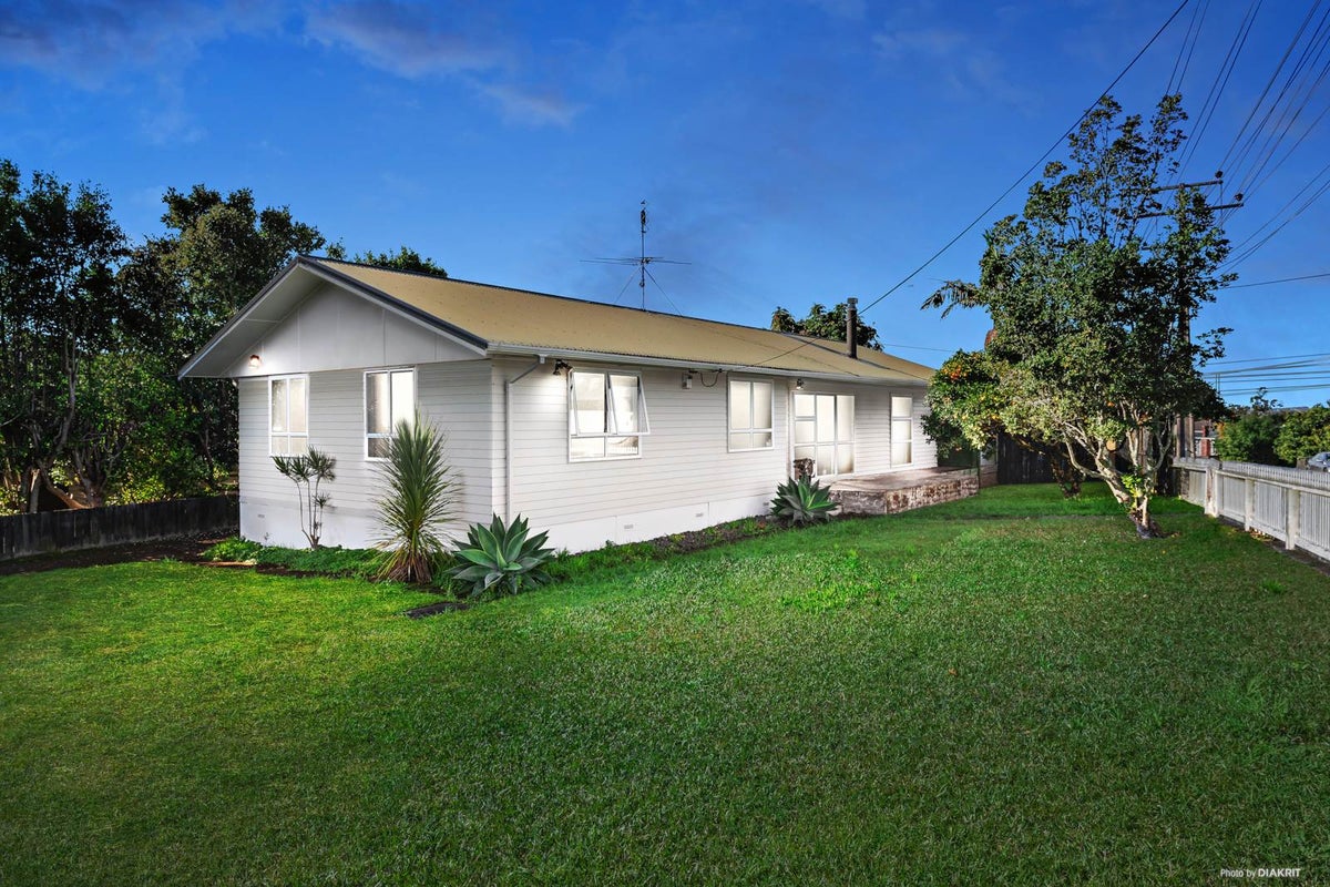 145 Tirimoana Road, Te Atatu South, Auckland - Carousel 1