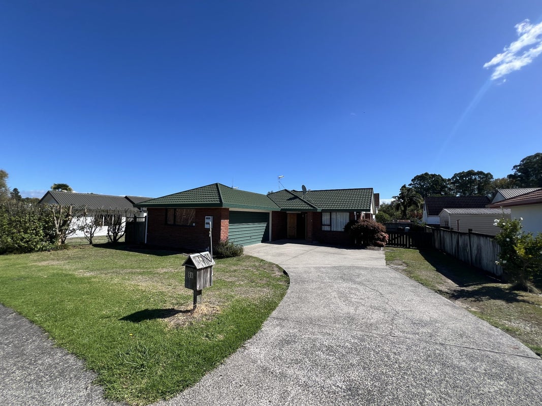86 Dixon Road, Glenview, Hamilton - Carousel 1